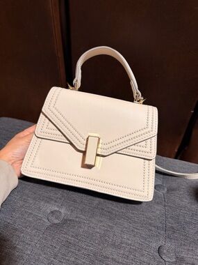 Sale🔥Structured Cream Top-Handle Satchel with Gold-Tone Clasp